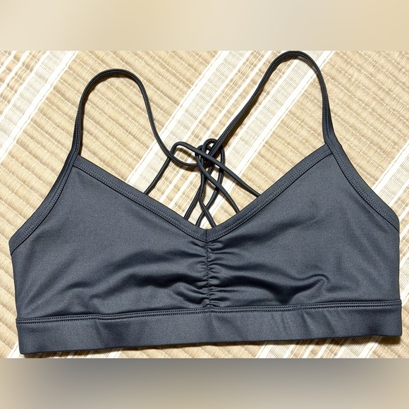 Preowned excellent condition Alo Yoga Sunny Strappy Bra Size M Steel Blue